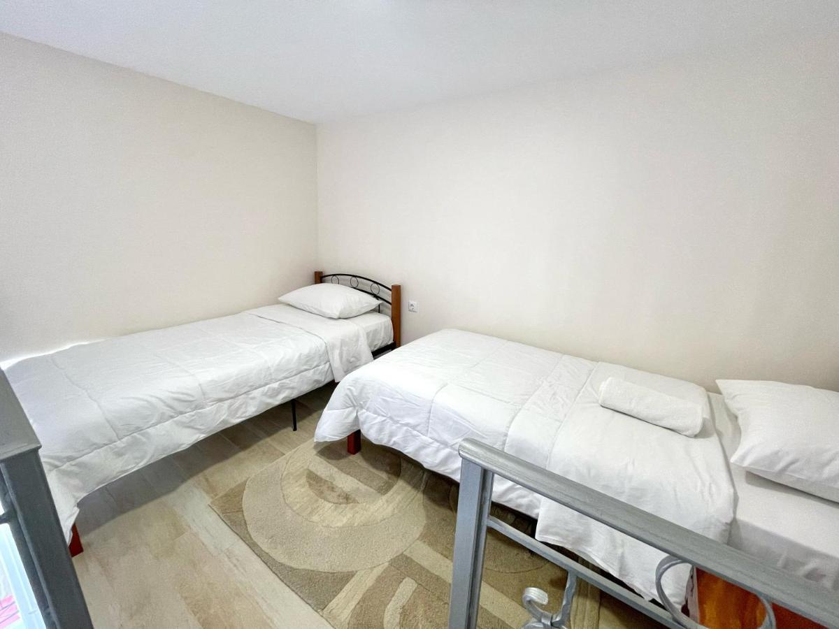 Xenias Rooms Apartments Koróni Esterno foto