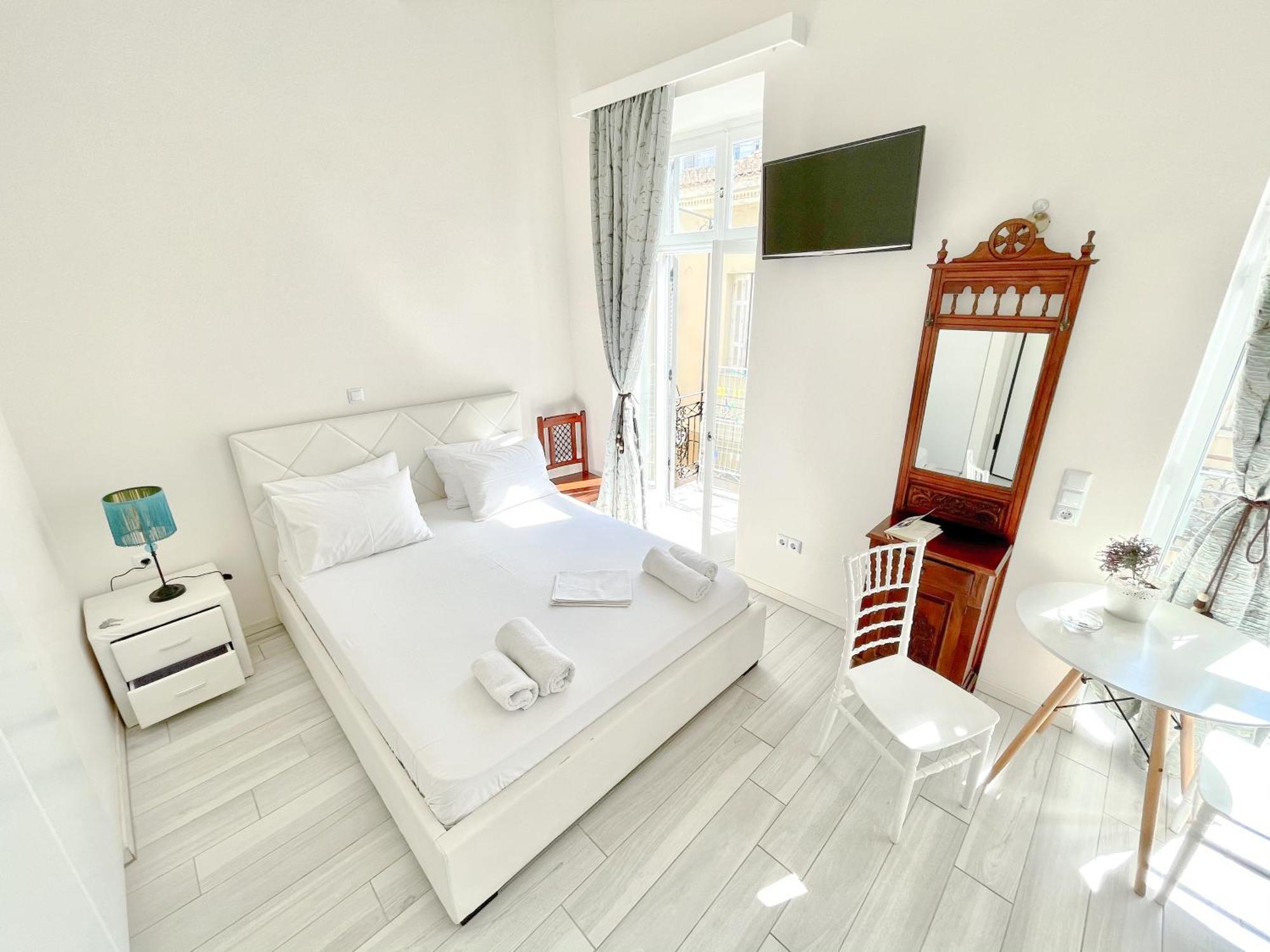 Xenias Rooms Apartments Koróni Esterno foto