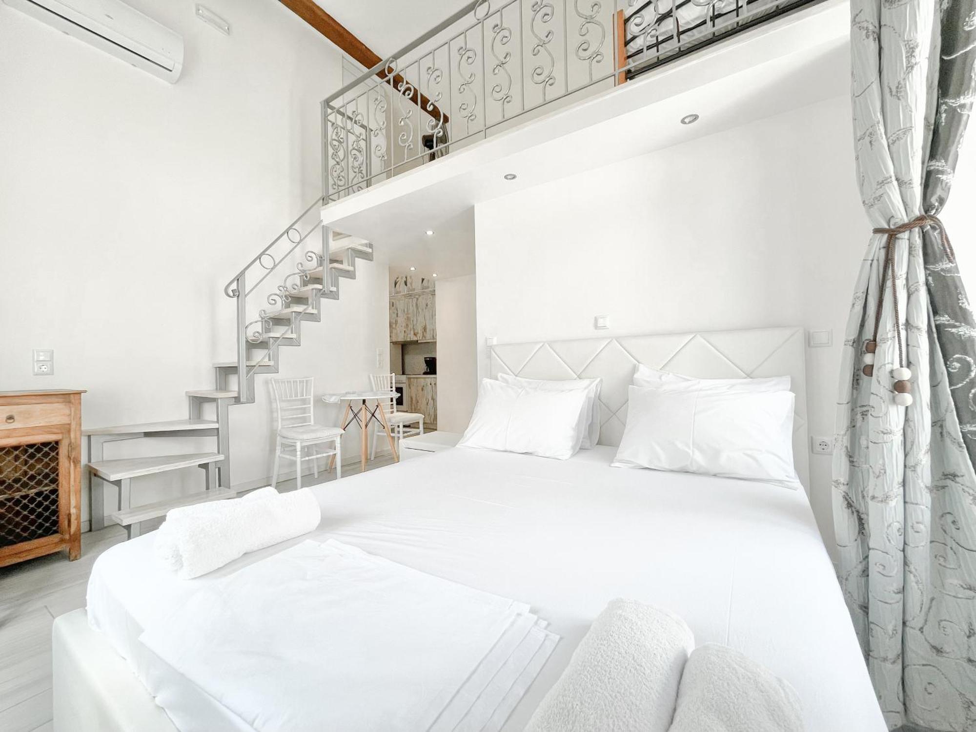 Xenias Rooms Apartments Koróni Esterno foto